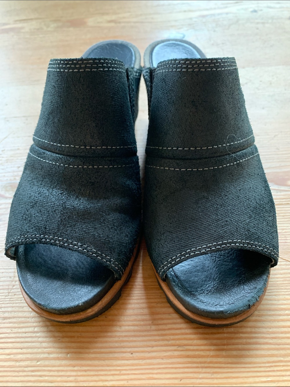 Sorel leather slide